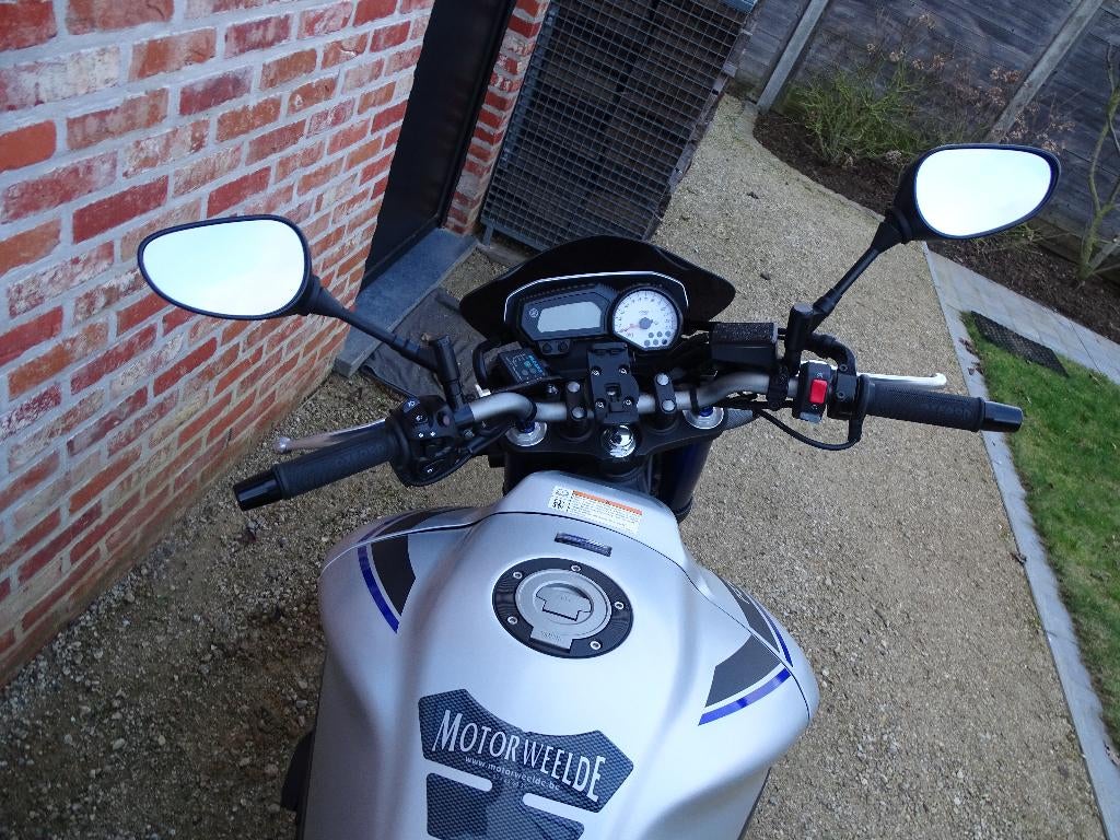 YAMAHA FZ8 naked bike (2016) - foto 2