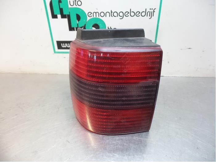 Achterlicht links van een Volkswagen Passat (Passat 88-), Gebruikt, -, Volkswagen, -