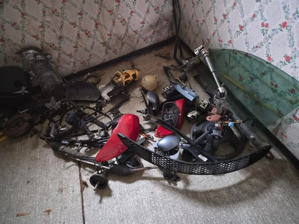 Pièces détachées pour pour Peugeot 206 .