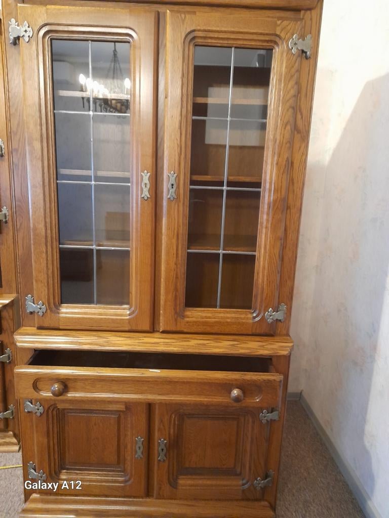 Meuble vitrine deux corps en chêne avec vitrail, Maison & Meubles, Armoires | Vitrines, Enlèvement, Chêne