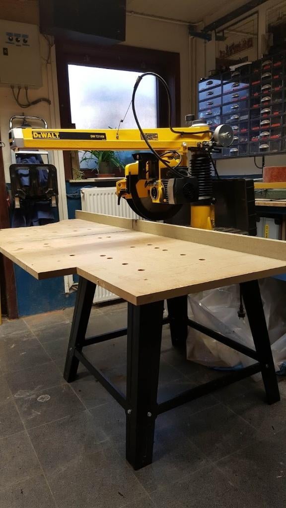 DEWALT PRO GEEL, Ophalen, Cirkelzaag, 600 tot 1200 watt, Zo goed als nieuw