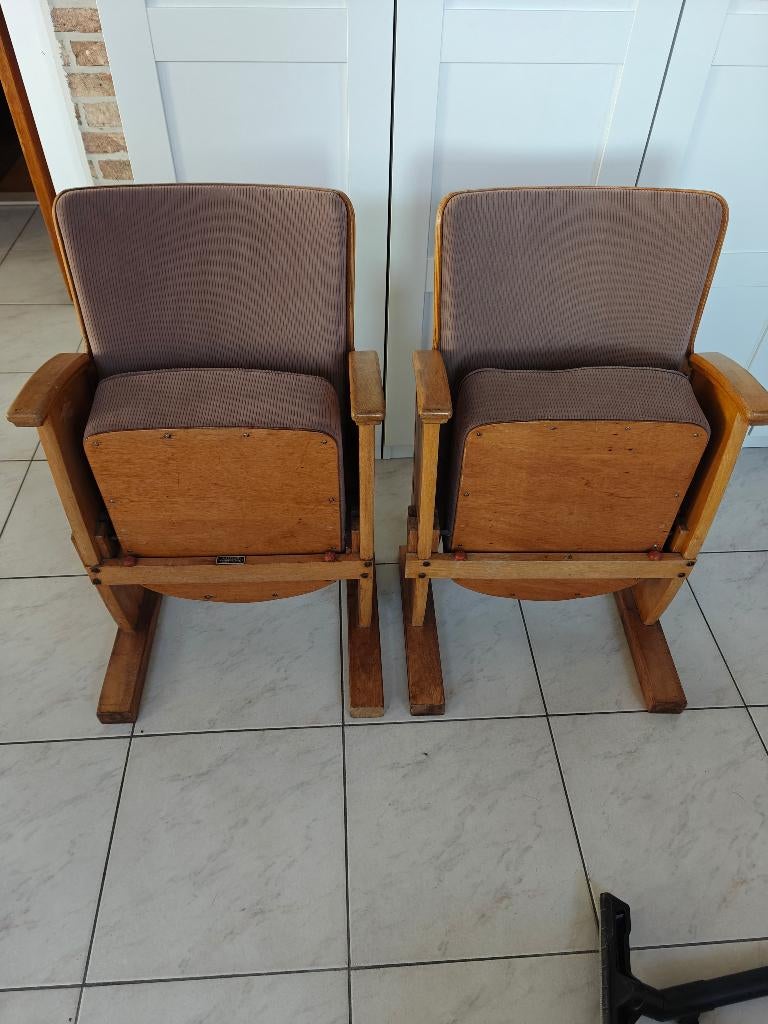 Bioscoopstoelen, Ophalen