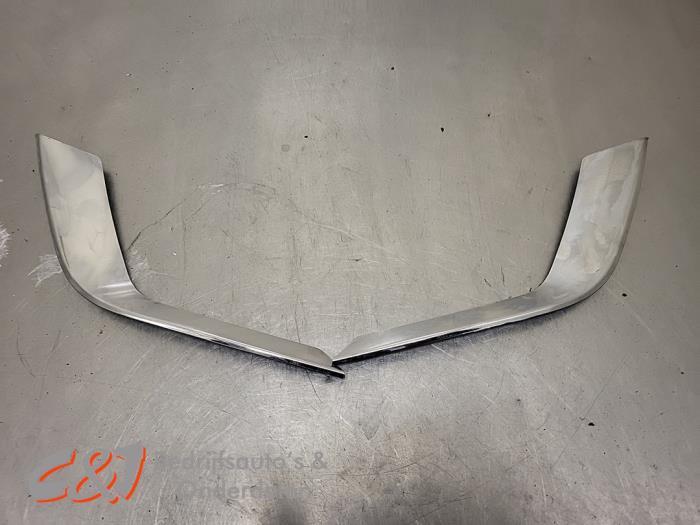 Cadre de calandre d'un Renault Trafic, Autos : Pièces & Accessoires, Renault, -, 3 mois de garantie, Utilisé