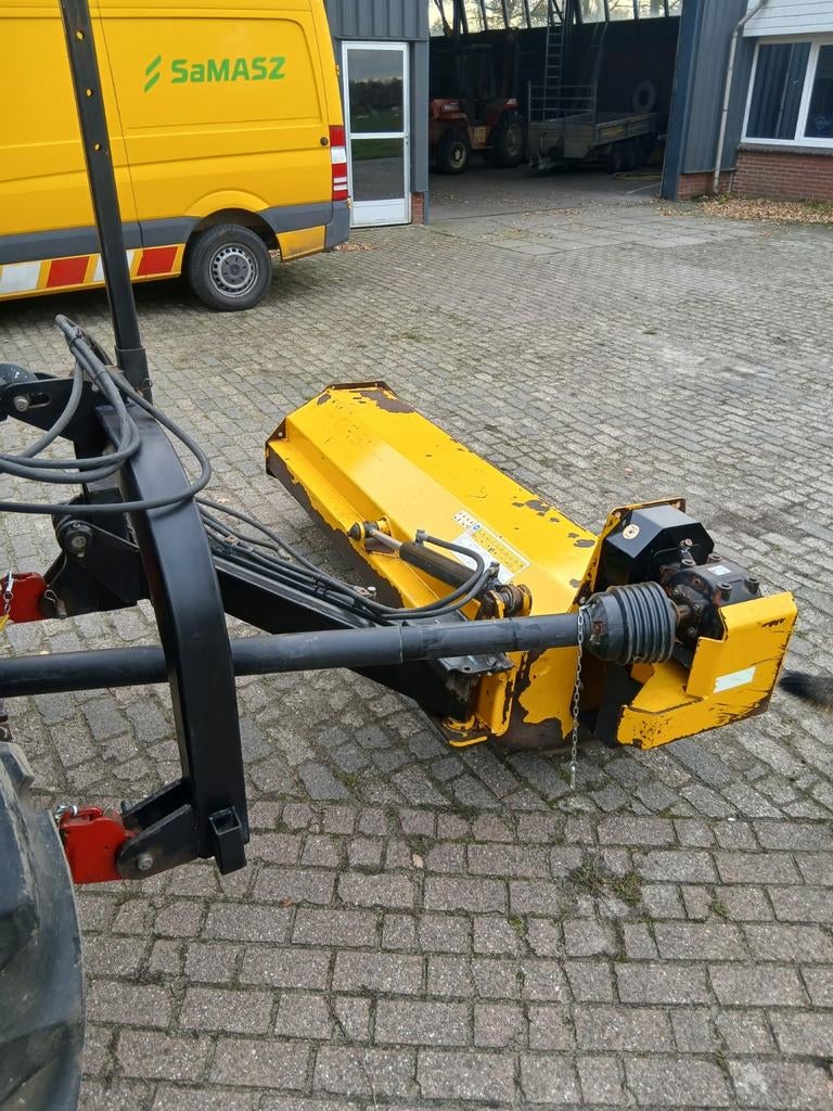 Ohrsi verstek klepelmaaier, Ophalen