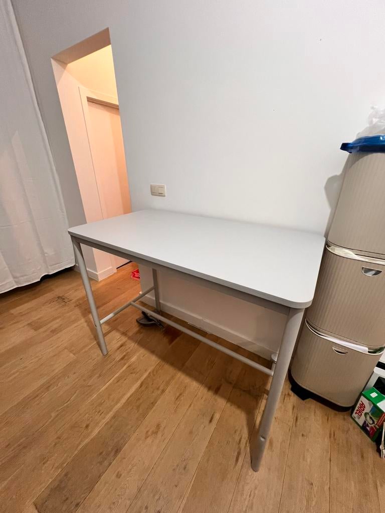 Table haute / bureau ( TOMMARYD) Ikea, Maison & Meubles, Tables | Tables mange-debout, Comme neuf, Enlèvement