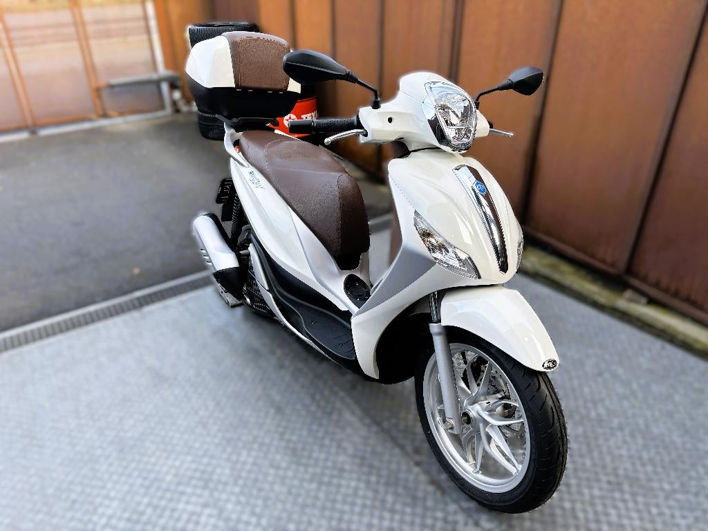 Piaggio Medley 125cm³ B rijbewijs autogarantie 1,2,3 jaar, Scooter, Bedrijf, 125 cc, 11 kW of minder
