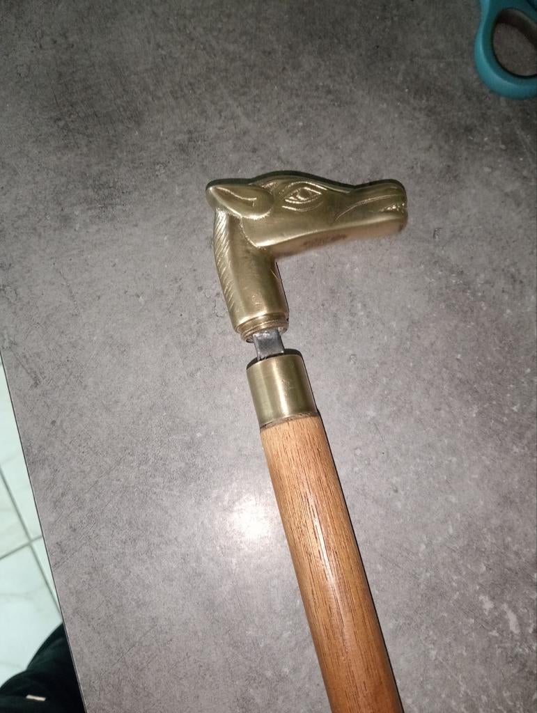 Ancien. Marteau de métier INCONNUE art populaire. Artisanat?. Cou