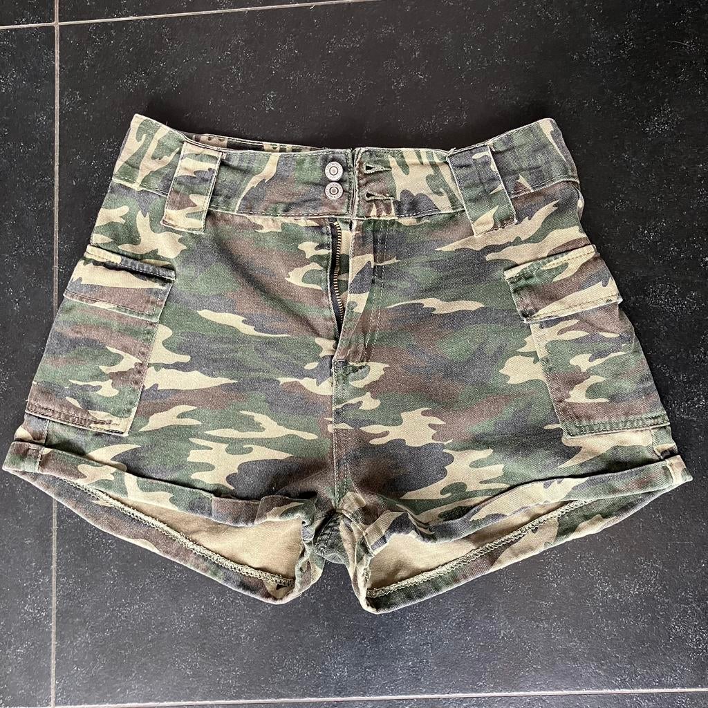Short - camouflage - maat L - Shein, Kleding | Dames, Broeken en Pantalons, Gedragen, Maat 42/44 (L), Overige kleuren, Kort, Ophalen