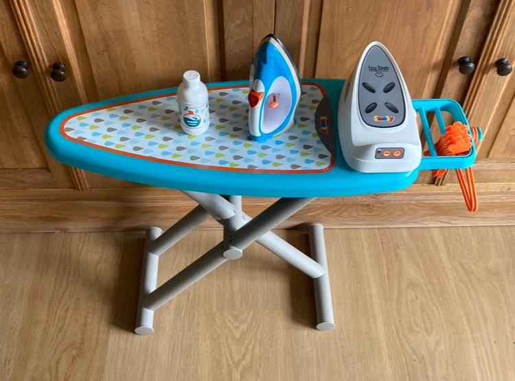 Speelgoedstrijkijzer met accessoires, Enlèvement, Comme neuf, Plastique