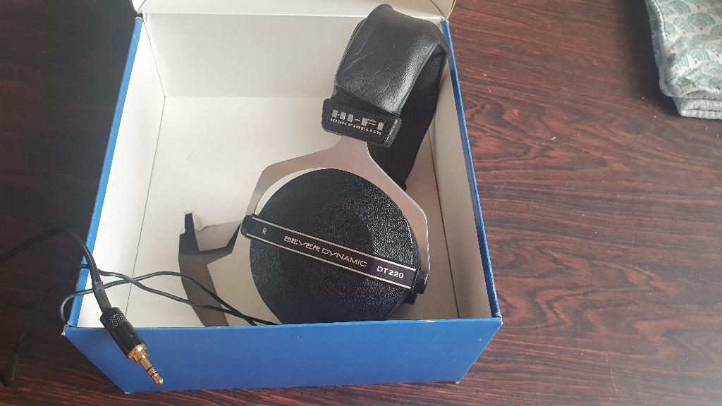 Casque Beyerdynamic DT 220, Enlèvement ou Envoi, Comme neuf, Autres marques