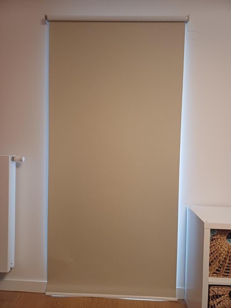 LOTde2 stores enrouleurs occultant motorisés (télécommande), Maison & Meubles, Ameublement | Rideaux & Stores à lamelles, Comme neuf