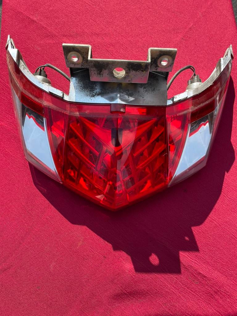 Sym joymax feu arrière, Motoren, Ophalen, Zo goed als nieuw