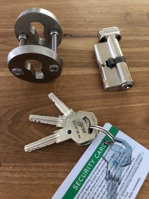 Veiligheidscilinder deur, Ophalen, Zo goed als nieuw, Inox, Slot
