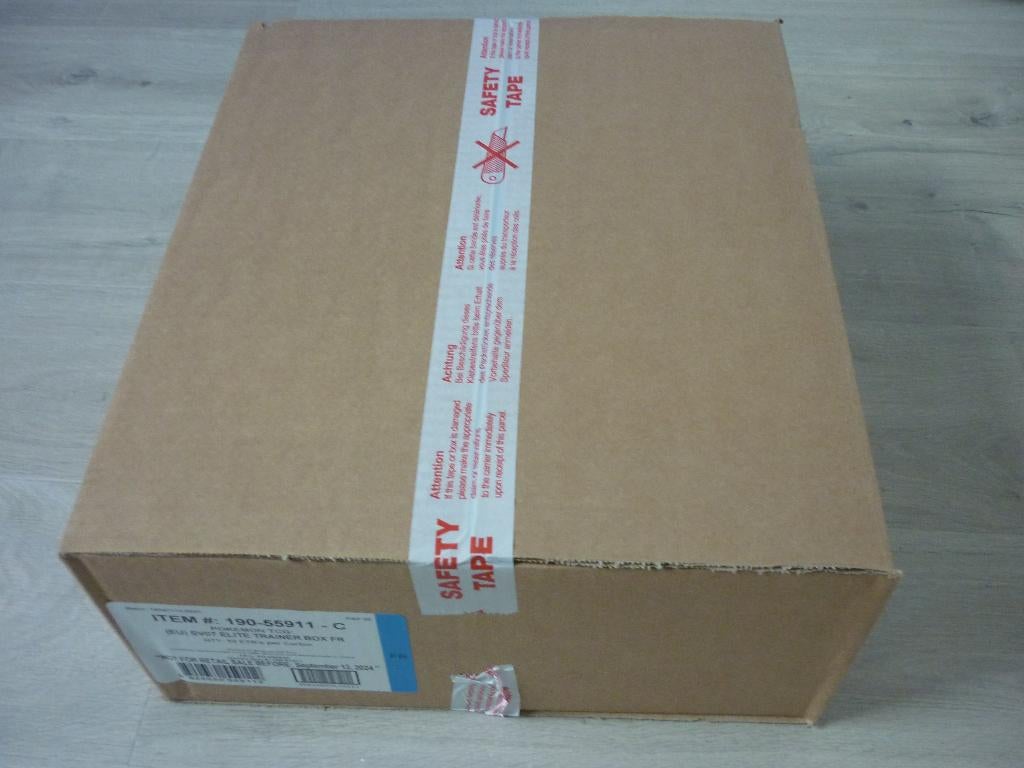 Case Coffret Dresseur d'Elite Couronne Stellaire (10 ETB) FR, Hobby & Loisirs créatifs, Enlèvement, Neuf, Booster box