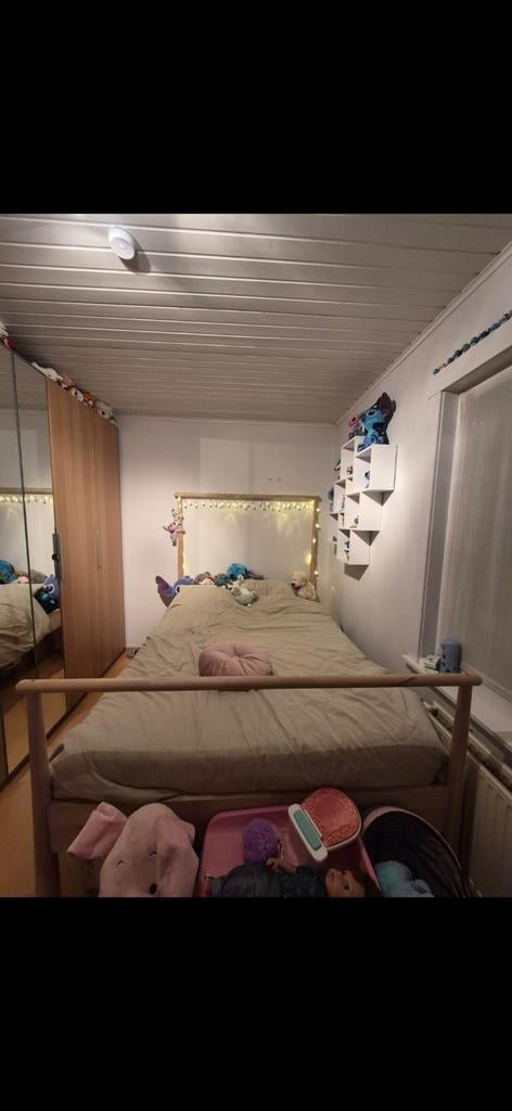 Ikea Bed + matras - 140x200, Huis en Inrichting, Slaapkamer | Bedden, Zo goed als nieuw, Twijfelaar, 140 cm, 200 cm, Hout, Beige