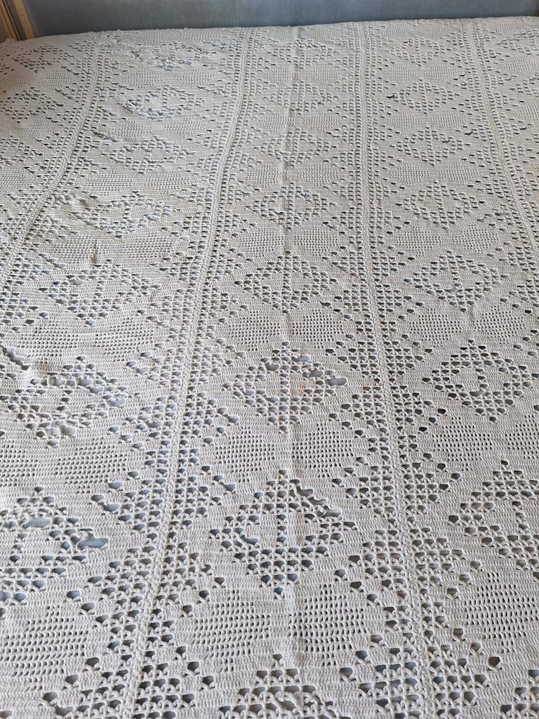 Couvre- lit ancien  coton blanc crocheté de 2 m 25 sur 1m 90, Maison & Meubles, Comme neuf, Enlèvement, Autres types, Blanc