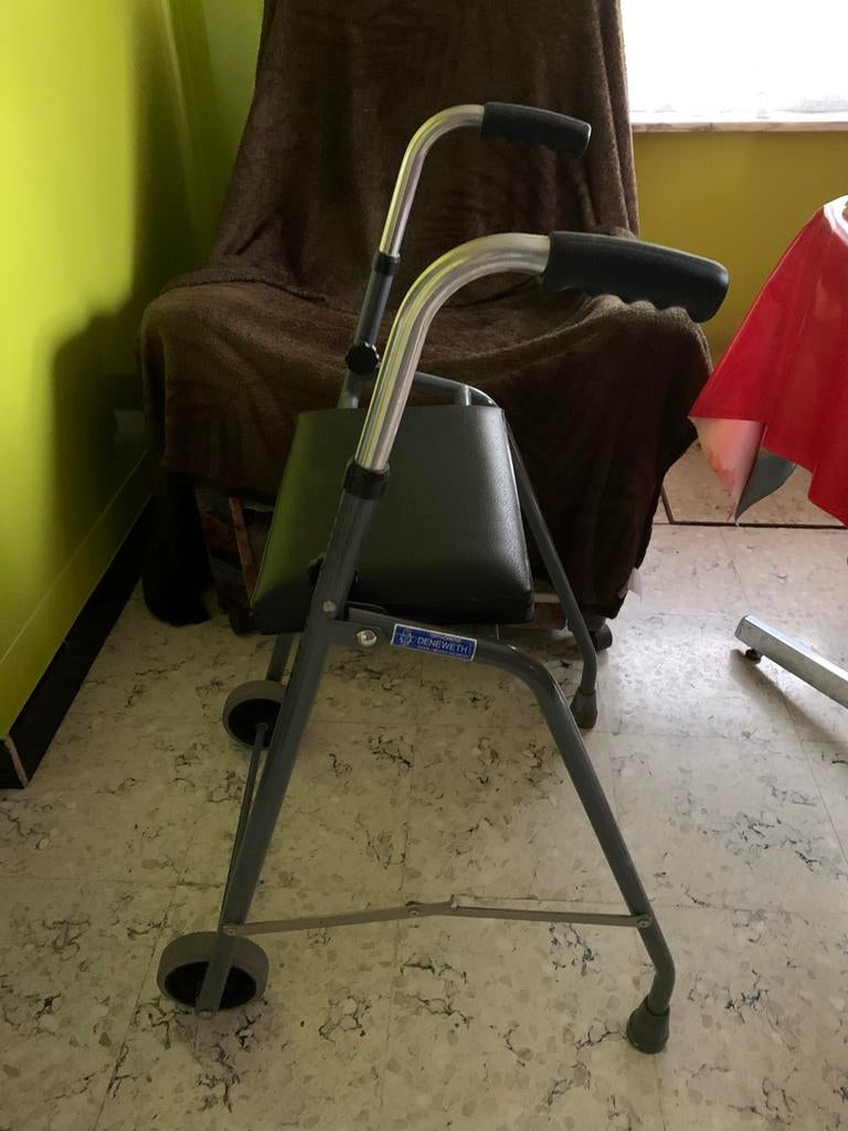 Rollator, Diversen, Verpleegmiddelen, Ophalen, Zo goed als nieuw