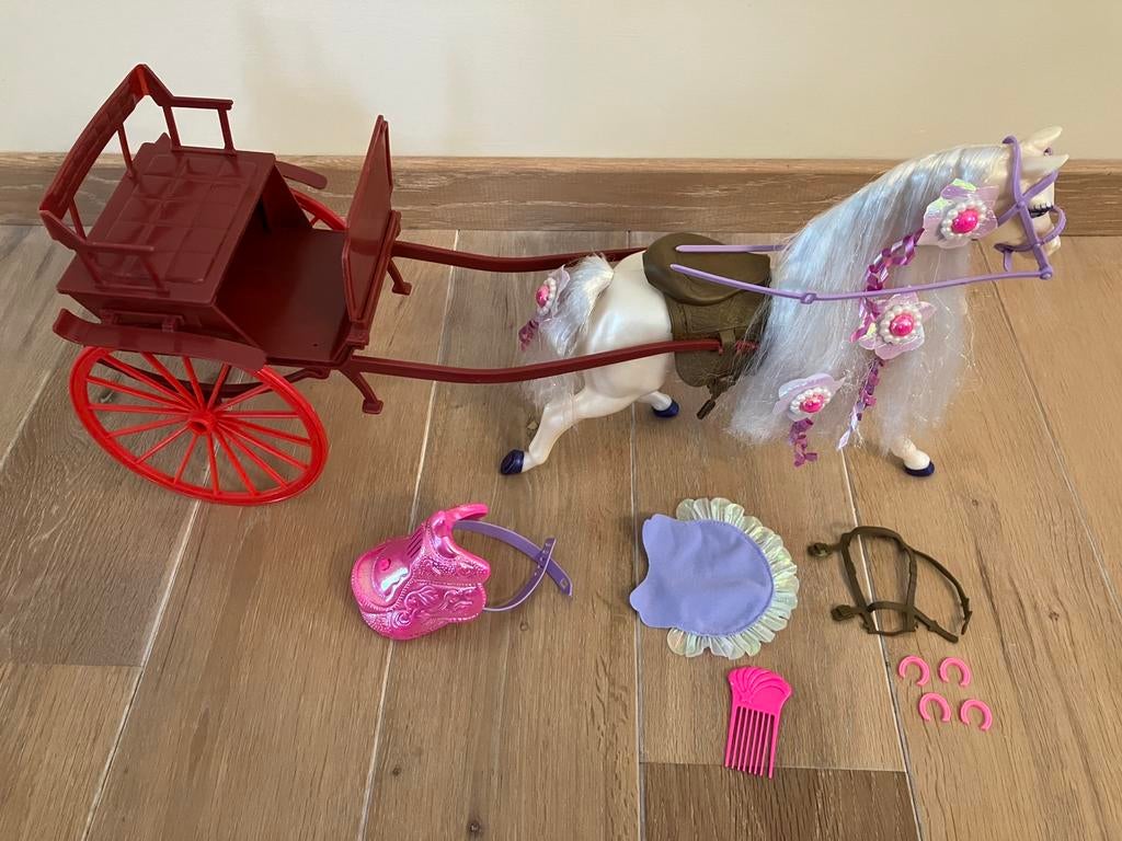 Barbie paard met koets en accessoires, Kinderen en Baby's, Speelgoed | Poppen, Ophalen of Verzenden, Gebruikt, Barbie