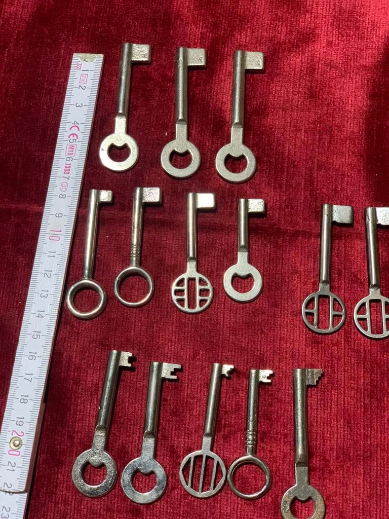 Lot de petites clés (coffre, meuble), Nieuw