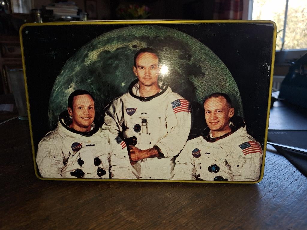 APOLLO 11 METALEN DOOS 26,00 X 17,00 X 6,0 CM, Verzamelen, Blikken, Ophalen of Verzenden, Gebruikt, Koek(jes), Overige merken
