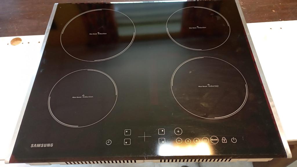 Taque électrique vitro céramique SAMSUNG à induction, 4 zones de cuisson, Encastré, Comme neuf, Enlèvement