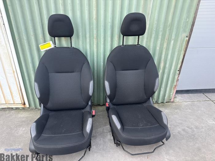 Siège avant gauche et droite d'un Peugeot 208, Autos : Pièces & Accessoires, Habitacle & Garnissage, Peugeot, Utilisé, 3 mois de garantie