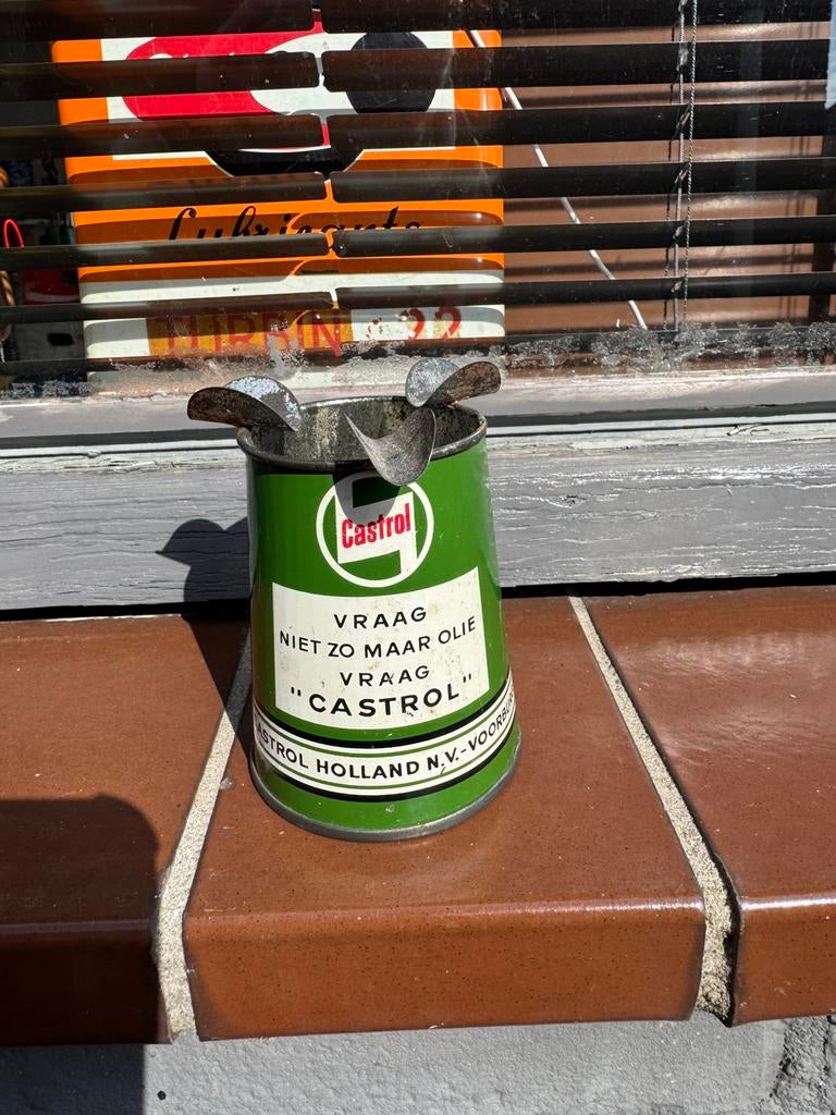 Ancien cendrier/bidon d'huile publicitaire Castrol, Collections, Enlèvement ou Envoi, Utilisé, Ustensile