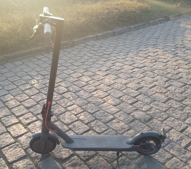 STEP ÉLECTR AVEC MOTEUR PUISSANT DE 350 W AVEC CLIGNOTEURS, Enlèvement, Comme neuf, Step électrique (E-scooter), Overige merken