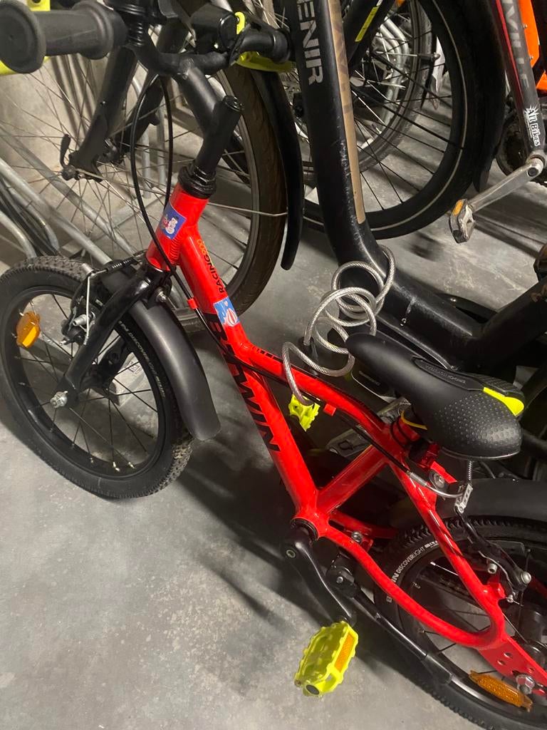 Rode kinderfiets, Ophalen, Zo goed als nieuw, 16 tot 20 inch