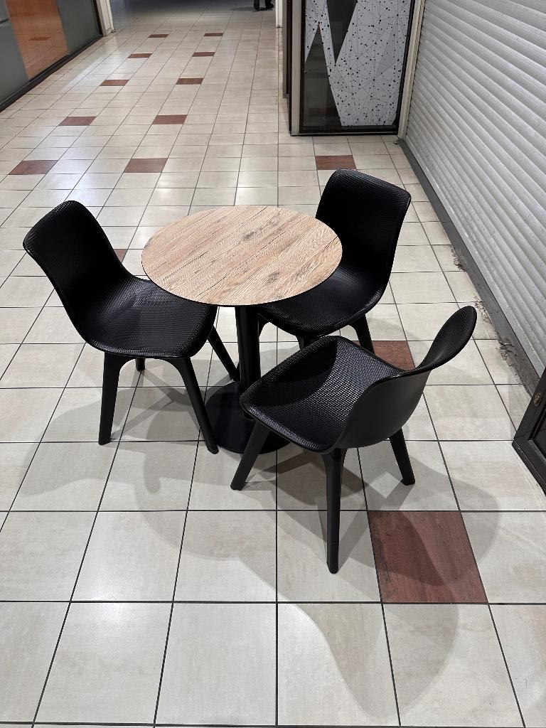 Set van 15 stoelen en 5 tafels voor terras café/restaurant, Ophalen, Zo goed als nieuw, Kunststof