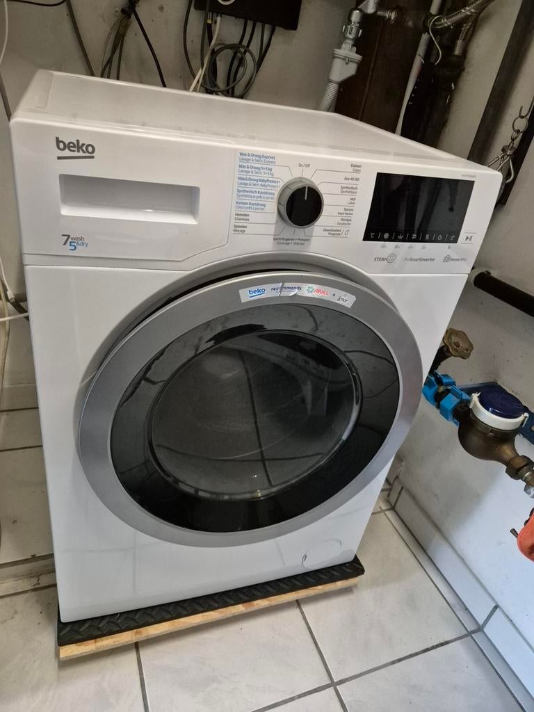Machine à laver et sèche-linge BEKO en un, Electroménager, Lave-linge, 1200 à 1600 tours, 6 à 8 kg, 85 à 90 cm, Programme lavage à la main