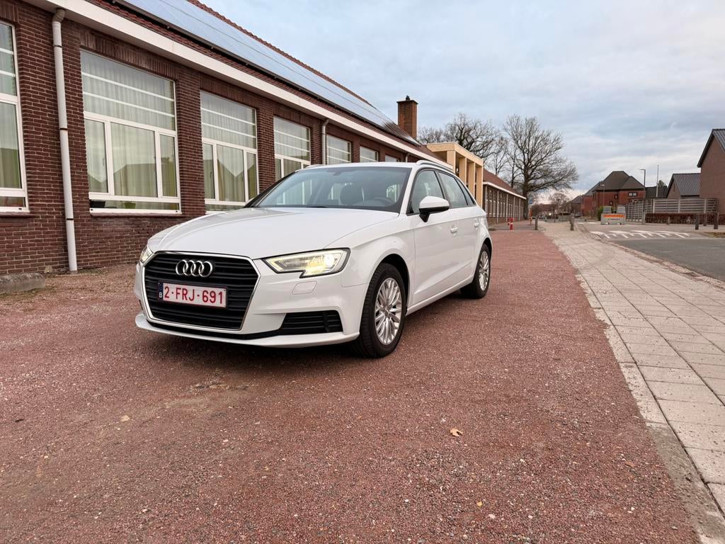 AUDI A3   AUTOMAAT  DSG S-TRONIC. EURO 6C 1.6TDI, Auto's, Stof, 4 cilinders, 1600 cc, Wit