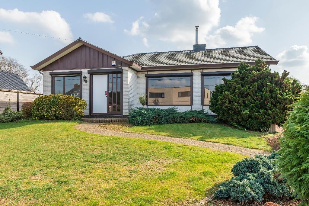 Gelijkvloers wonen met zonnige tuin op een ruim perceel, 1000 tot 1500 m², 144 m², 928 kWh/m²/jaar, Vrijstaande woning