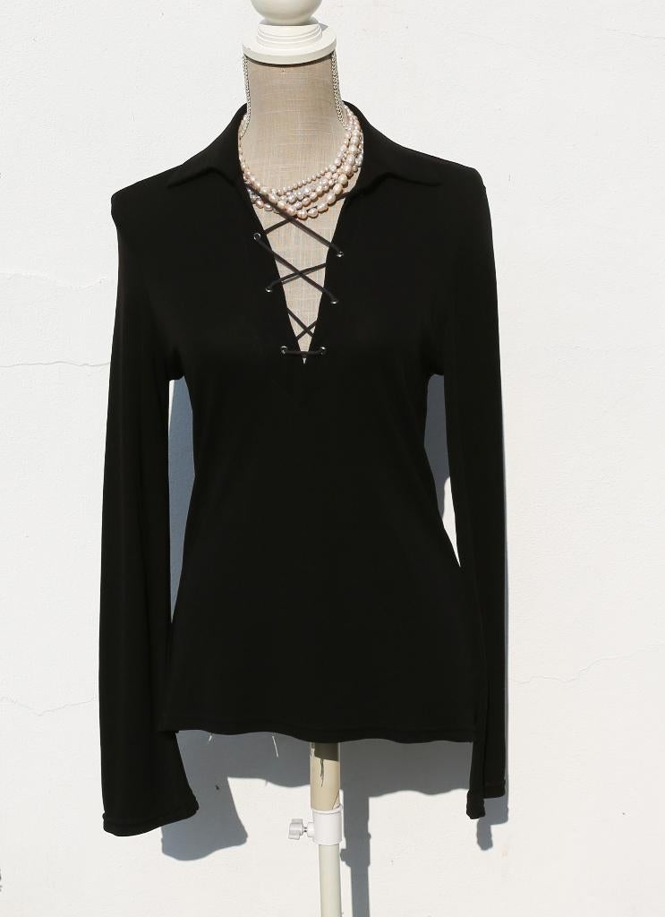 Mooie zwarte blouse met veters, maat M/L, Kleding | Dames, Blouses en Tunieken, Maat 38/40 (M), Ophalen of Verzenden, Zo goed als nieuw