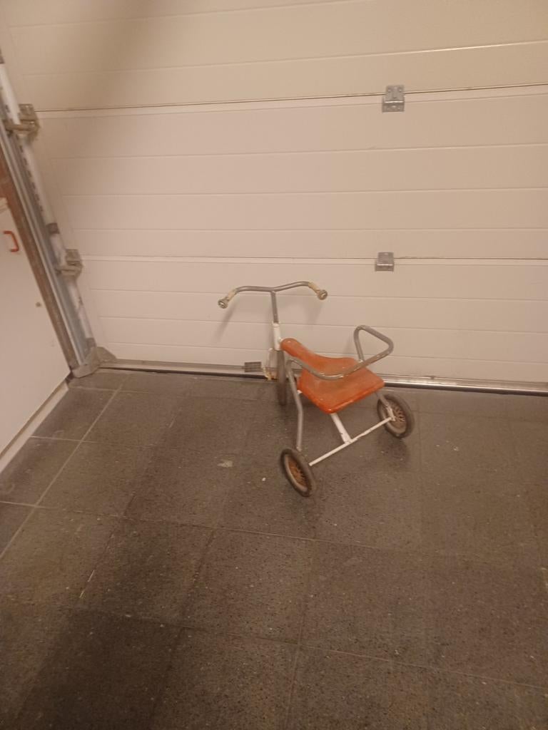 Antieke driewieler in perfecte staat voor de prijs 16euro, Antiek en Kunst, Antiek | Speelgoed, Ophalen