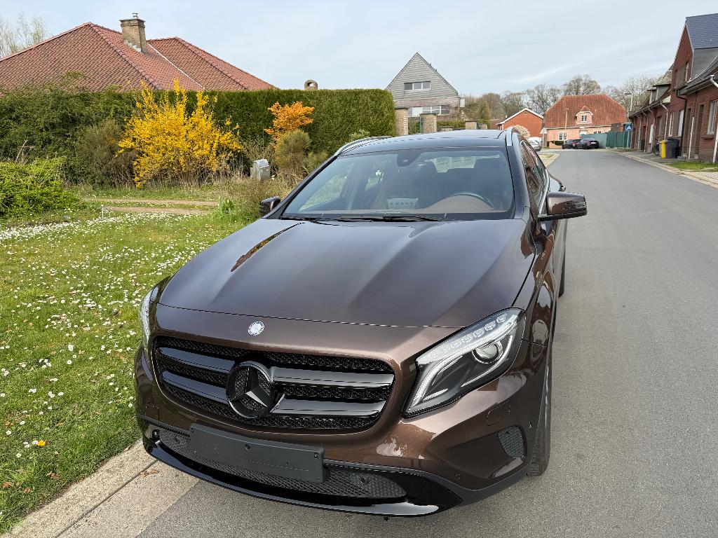Mercedes GLA 200 Benzine, Euro 6, 4 cilinders, Bruin, Bruin
