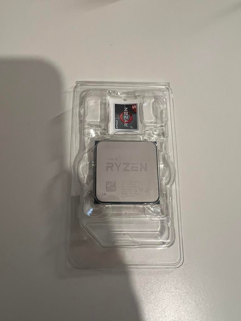 Amd Ryzen 5 3600x, Computers en Software, Processors, Ophalen of Verzenden, Gebruikt, 6-core, 4 Ghz of meer