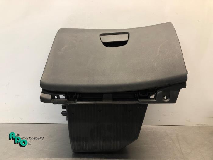 Boîte à gants d'un Peugeot 208 (208 12-), -, 3 mois de garantie, Utilisé, -