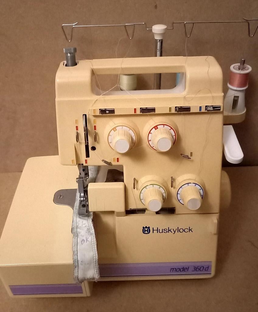 Surjeteuse Husqvarna 4 fils, Etat parfait + Garantie, Enlèvement ou Envoi, Surjeteuse, Husqvarna