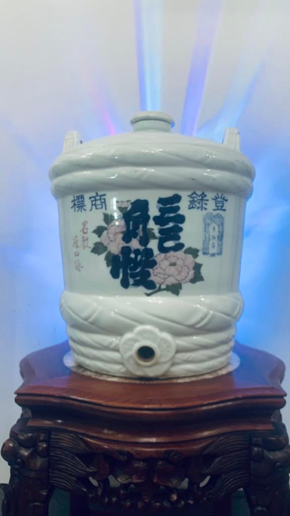 1 BARREL SAKÉ JUG JAR CASK & 2 LAMPS BRONZE BASES FROM JAPAN, Antiek en Kunst, Antiek | Porselein, Ophalen