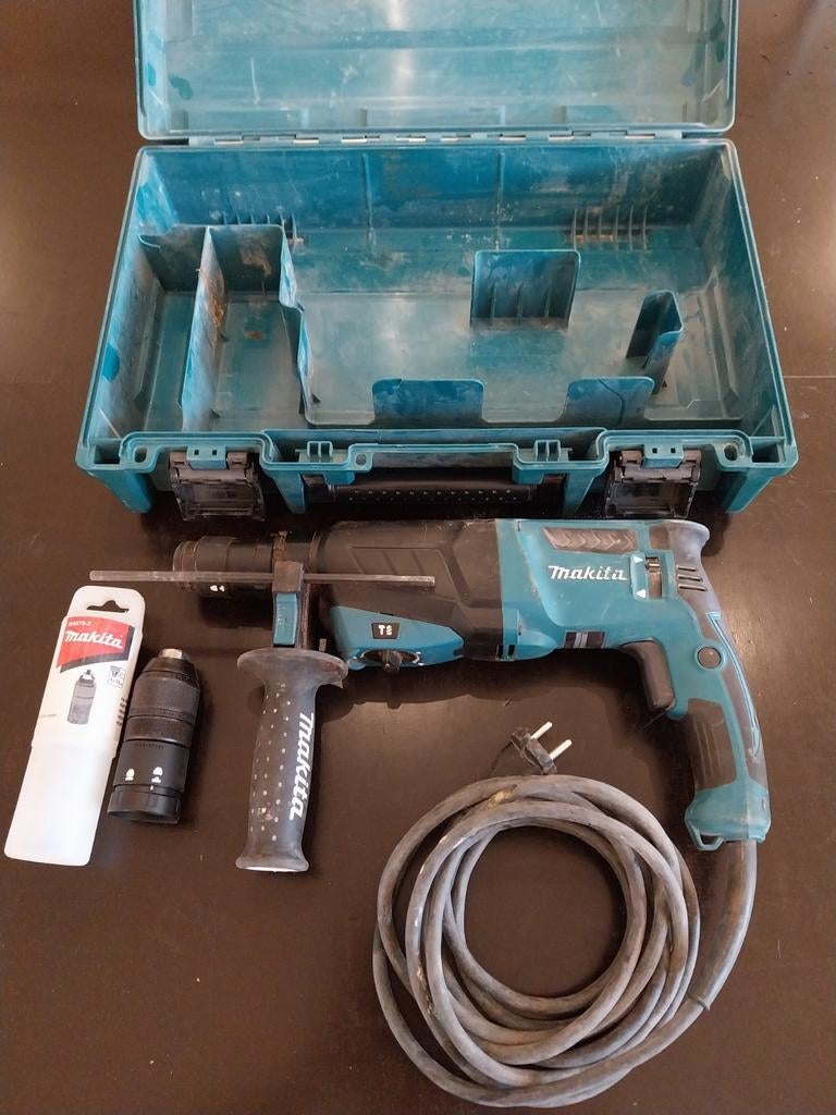 Makita HR2630T combihamer – compleet met 2 koppen + koffer, Doe-het-zelf en Bouw, Ophalen, Boormachine