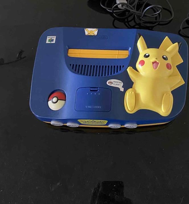 Nintendo 64 pikachu, Consoles de jeu & Jeux vidéo, Consoles de jeu | Nintendo 64, Enlèvement, Utilisé, Avec 1 manette