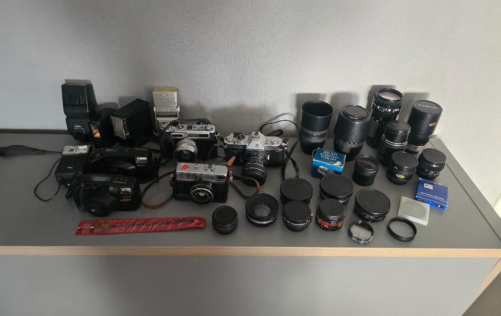 Groot lot analoge camera's, lenzen, flitsen en extra's, Audio, Tv en Foto, Fotocamera's Analoog, Gebruikt, Compact, Overige Merken