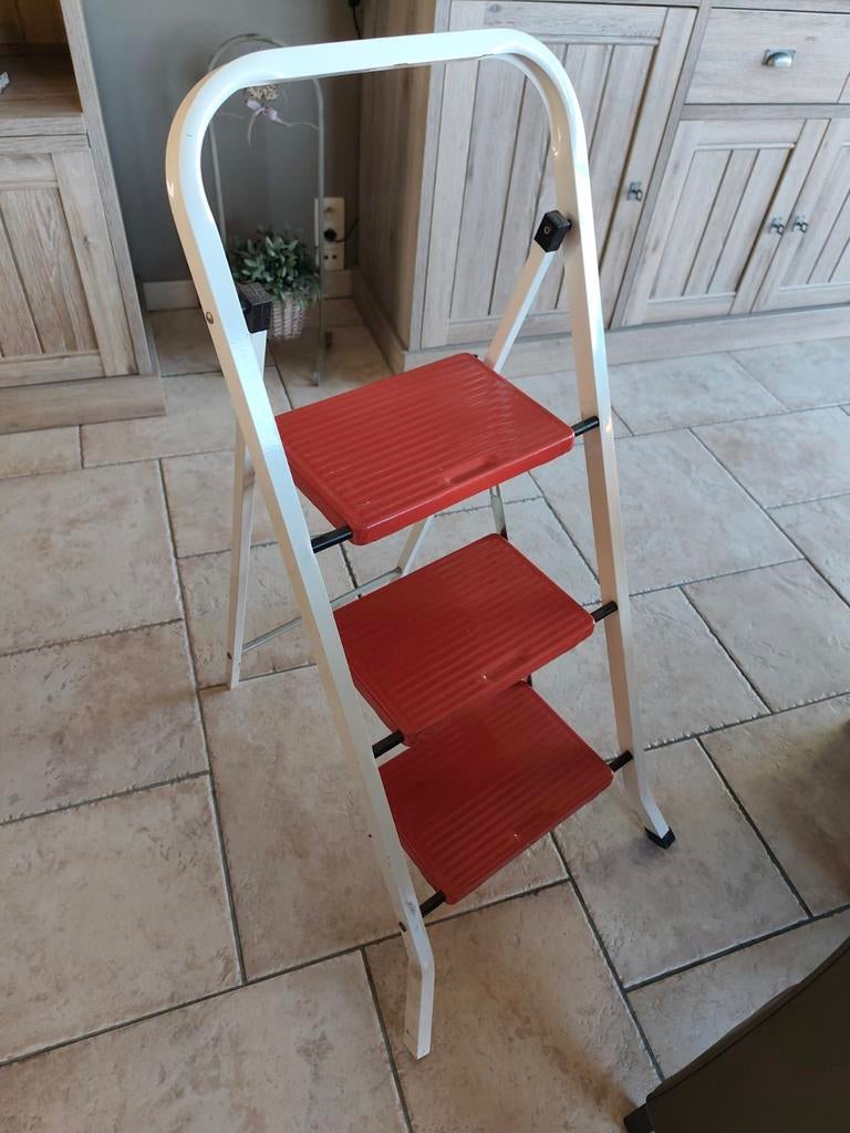 Escabelle, Bricolage & Construction, Enlèvement