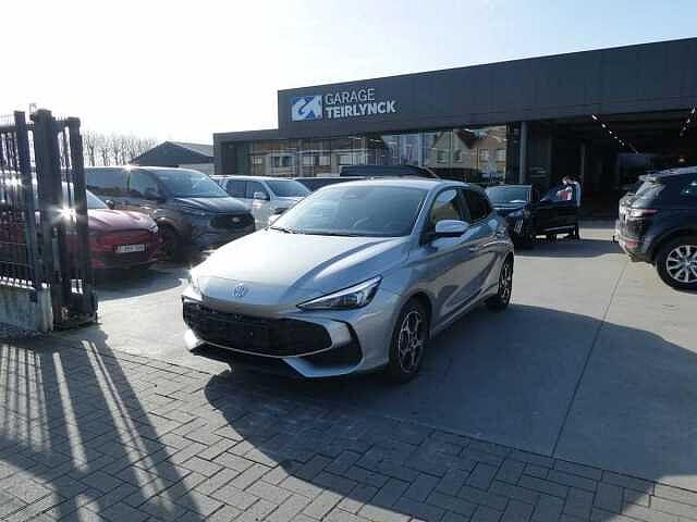 MG MG3 Hybride + 1.5 i HEV 194pk Automaat Luxury 360, Auto's, MG, Automaat, Parkeersensor, Bedrijf, Zilver of Grijs