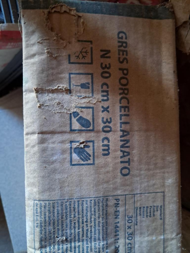 Carrelage beige de 8 mm d'épaisseur, Enlèvement