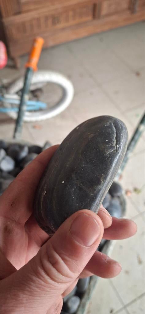 Sier keien voor rond een vijver, Ophalen