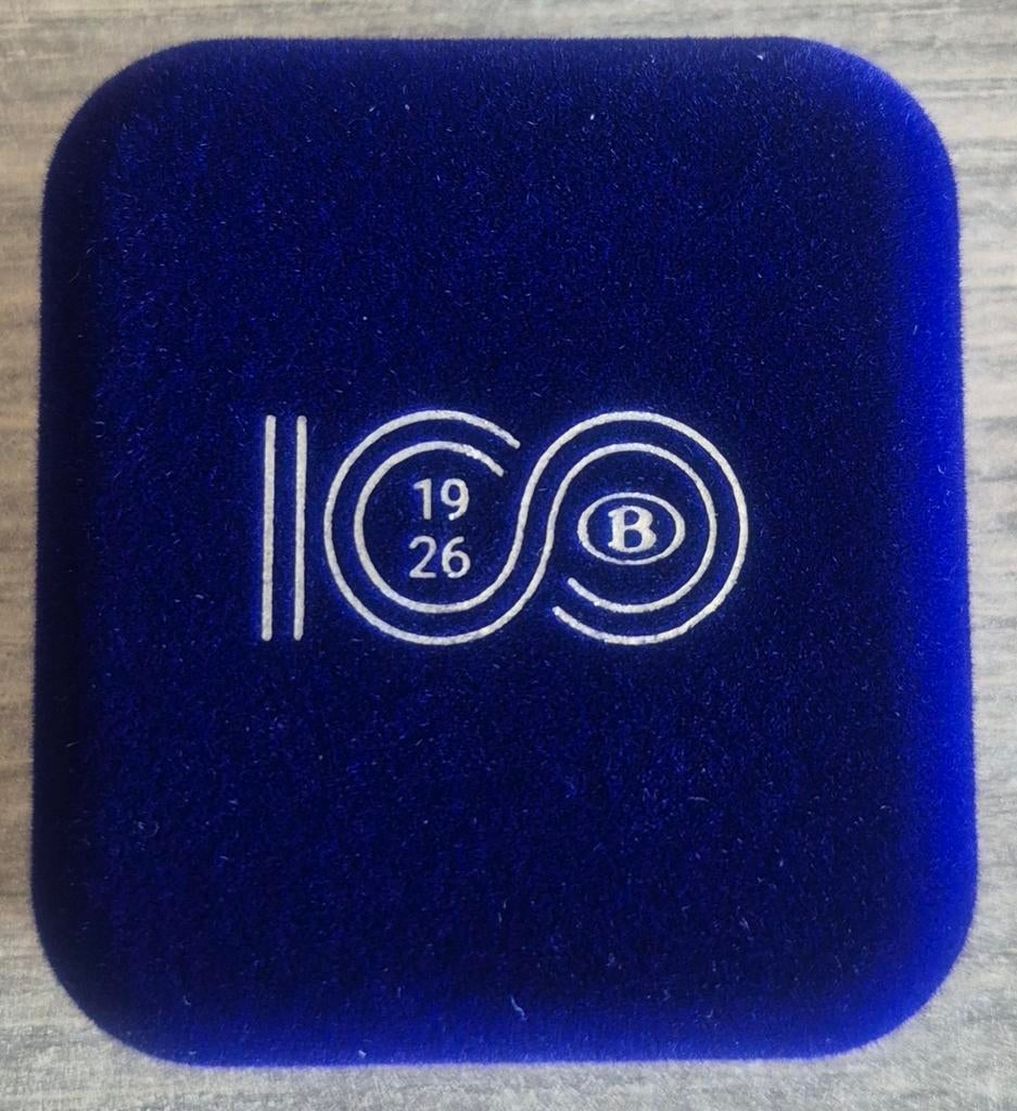 Pin's Sncb pour les 100 ans, Bijoux, Sacs & Beauté, Envoi