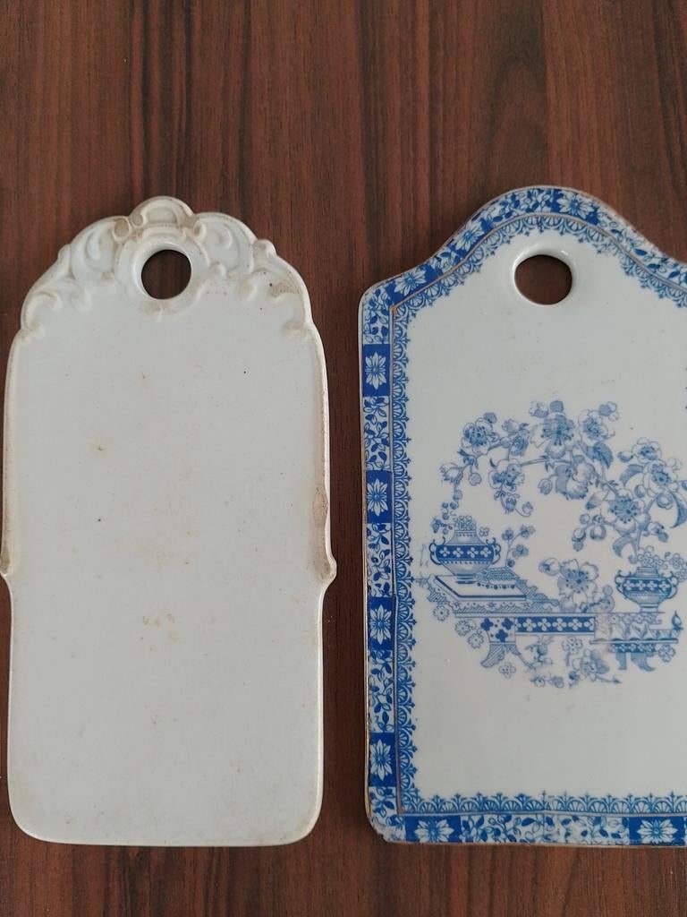 2 oude broodplankjes, 1 porselein, 1 aardewerk Boch, Ophalen of Verzenden