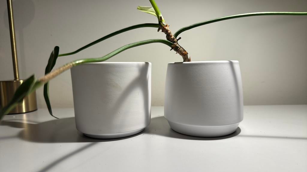 2 mooie matwitte bloempotten, Ophalen, Zo goed als nieuw